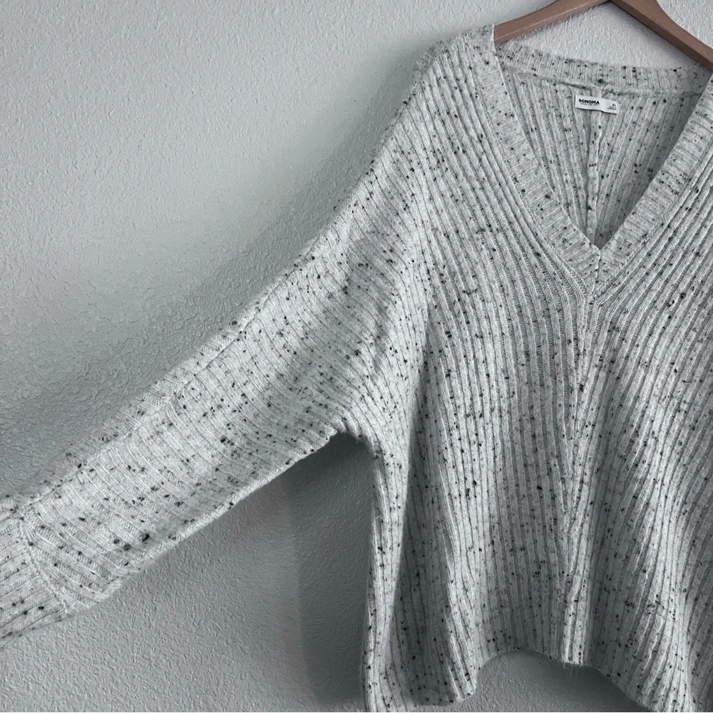 Gray V-Neck off shoulder Women's Sweater Size XL - Picture 2 of 4